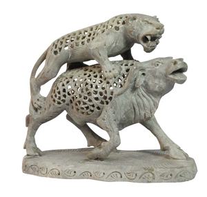 Figurine de lion et de taureau en pierre savonneuse sculptée à la main |   Sculpture en pierre de style Jaali |   Statue d'animal indien pour la décoration intérieure et l'exportation - Product Image 3