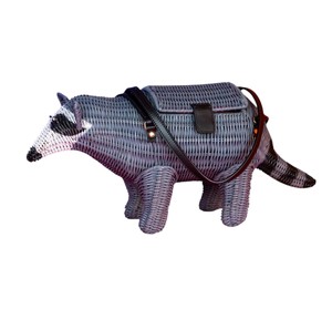 Panier de rangement artisanal en rotin en forme d'animal, organisateur en osier, boîte à jouets décorative, en fibre végétale durable - Product Image 1