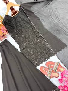 Ensemble ethnique 3 pièces élégant pour femme en faux georgette lourd avec broderie de sequins et manches ajourées, ensemble assorti - Product Image 6