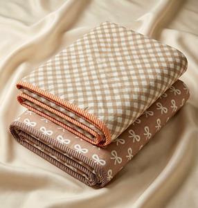 Manta de Verano Ligera de Algodón Estampado Dohar Reversible de la Mejor Calidad para Cama Individual, con Bolsa de Transporte Disponible para la Venta - Product Image 1