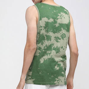 Camiseta sin mangas ligera con estampado tie-dye para hombre, de secado rápido, para uso en exteriores. - Product Image 3