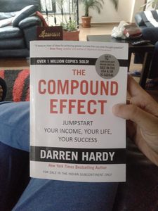 L'effet composé par Darren Hardy, livre en anglais à couverture souple sur l'éducation, le développement personnel et la motivation professionnelle - Product Image 1