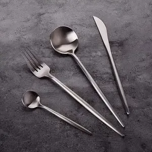 Ensemble de couverts réutilisables en acier inoxydable, conçu pour des repas écologiques, des accessoires de cuisine durables et des présentations de table élégantes. - Product Image 1