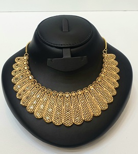 Ensemble collier et boucles d'oreilles en alliage plaqué or pour femmes, style classique pour mariage - Product Image 2
