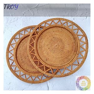Sets de table en rotin tressé artisanal, en fibres végétales naturelles, pour intérieurs bohèmes et collections d'accessoires de maison faits à la main - Product Image 5