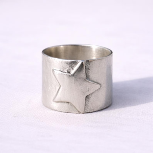 Bague étoile en argent sterling, large, style Y2K, bijou céleste, bague étoile épaisse et imposante, esthétique minimaliste moderne pour femme - Product Image 2