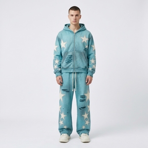 Survêtement streetwear bleu moderne pour homme avec sweat à capuche zippé et pantalon graphique assorti - Product Image 1