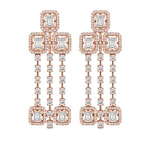 Elegantes pendientes de lujo con borlas, elaborados en oro rosa de 18K de primera calidad, con diamantes de corte esmeralda rodeados por un halo de micro pavé. - Product Image 1