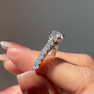 Anillo de compromiso de 2 quilates con corte redondo, banda pavé vintage con galería oculta, anillo nupcial grabado, engaste catedral, estilo Art Deco F - Product Image 4