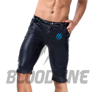 Shorts Bermuda pour homme en PU noir avec poches, taille élastique, style gothique - Product Image 2
