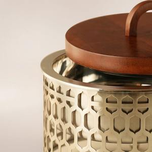 Plat de service de luxe à découpe géométrique, chauffe-plat rond en acier inoxydable avec couvercle en bois de noyer pour le Ramadan, les buffets d'hôtel et les serveurs - Product Image 3