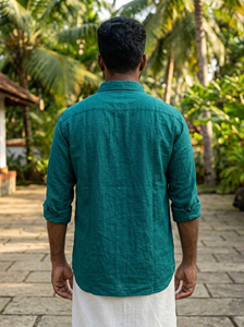 Chemise en coton tissé à la main vert turquoise pour homme avec broderie géométrique traditionnelle Ikat sur la patte de boutonnage, coupe classique - Product Image 4