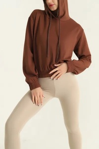 Sweat-shirt à capuche pour femme Ever Glow, manches longues, couleur unie, respirant, tricoté, style décontracté automne, noir, logo sur le devant - Product Image 4