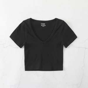 Venta al por mayor: Top corto de verano para mujer, de yoga, a la moda, adelgazante, con doble tirante, transpirable, con aberturas, estilo dulce y acanalado. - Product Image 2