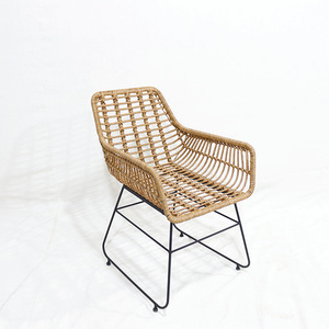 Fauteuil d'extérieur en osier au design moderne pour café - Chaise de bistrot résistante aux intempéries - Product Image 4