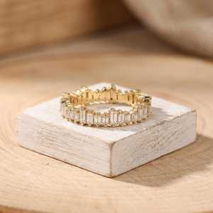 Bague classique en or massif 10K 14K 18K avec diamant de laboratoire taille baguette escalonnée 1,10 carat, couleur E, clarté VVS, sertie à griffes, bijoux fins - Product Image 1