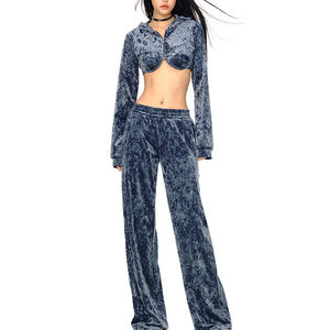 Conjunto de Sudadera y Pantalones de Terciopelo Personalizados al por Mayor para Mujer, Sudadera con Capucha y Cremallera, Chándal de Terciopelo para Mujer - Product Image 1