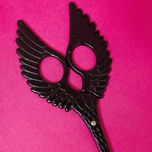 Ciseaux Black Wings Scissors Noir Mat, Ciseaux Gothiques Ailes d'Ange pour Broderie et Artisanat, pour Découpe de Papier et Journalisation Coralie - Product Image 3