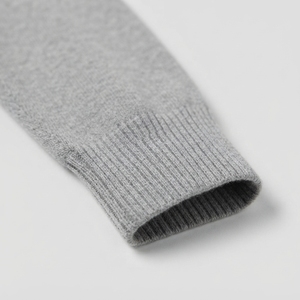 Cardigan en tricot personnalisé OEM ODM pour femme, col en V, gris uni, manches longues, boutons sur le devant, logo brodé, Sororité grecque - Product Image 5
