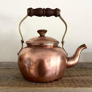 Tetera de cobre hecha a mano, estilo tradicional de metalistería, adecuada para estufa de gas, preparación diaria de té, decorativa y práctica. - Product Image 4