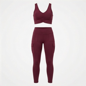 Conjunto de 2 piezas para yoga: top corto con cuello en V y fruncido en color borgoña y leggings cargo de cintura alta para mujer - Product Image 1