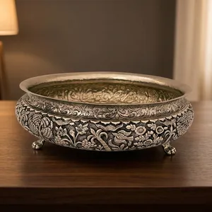 Urli Circular Plateada de Estilo Antiguo con Motivos Florales y de Aves Tallados, Pieza Decorativa Coleccionable de Arte de Rajasthan - Product Image 2