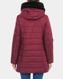 Veste matelassée bordeaux pour femme avec capuche en fausse fourrure, manteau d'hiver chaud avec fermeture éclair et poches latérales - Product Image 3