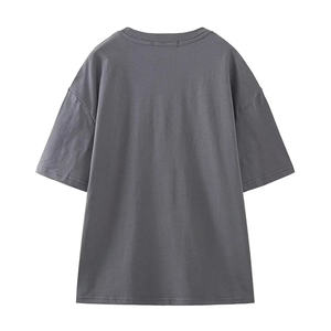 เสื้อยืดแขนสั้นผู้หญิงคอลเลคชั่นฤดูร้อนปี 2026 คอกลมทรงหลวมสไตล์เรโทรสีเทาพิมพ์ลาย - Product Image 2