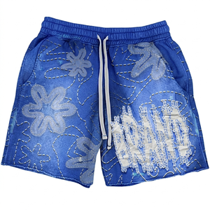 Shorts en molleton de coton premium 320 GSM, gris, avec bande latérale rayée, applique en strass, logo personnalisé, pour femmes - Product Image 4