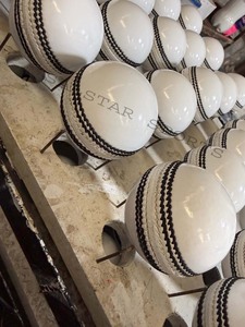 Ballons de cricket Salstar Sport de qualité supérieure en cuir de première sélection, personnalisables, couleurs blanches, conception de logo, produits de qualité supérieure - Product Image 1