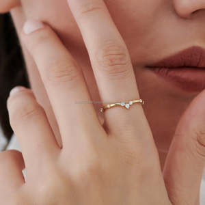 Bague demi-éternité minimaliste pour femme en or jaune massif 14 carats avec diamant naturel taillé de 0,22 ct, bande de 1,5 mm, idéale pour mariage et anniversaire - Product Image 3