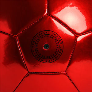 Ballon de football en cuir classique léger et respirant avec chambre à air en caoutchouc, logo personnalisé de haute qualité et design durable - Product Image 6