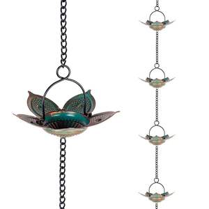 Cadena de lluvia metálica con diseño de hojas, elemento artístico colgante para drenaje exterior único de techos. - Product Image 4