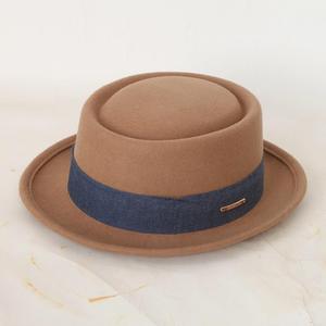 Sombrero Fedora de Fieltro Unisex Misi al por Mayor con Ala Ancha, Cinta Marrón en Contraste y Detalle Metálico, 100% Lana Transpirable para Negocios y Fiestas - Product Image 4
