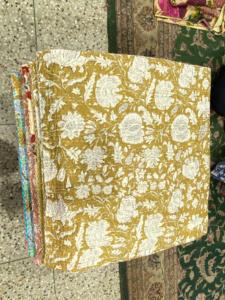 Couvre-lit Kantha fait main et écologique, confectionné en coton de qualité supérieure pour une vie durable et une décoration intérieure élégante - Product Image 1