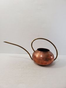 Arrosoir élégant Linea Exports Inc. avec poignée en cuivre pour jardinage, sécurité et santé, en métal - Product Image 4