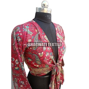 Top de Seda India Hecho a Mano, Estilo Boho Hippie, con Mangas Campana, Top de Seda Crepé, Blusa de Seda para Mujer, Top con Lazada de Seda - Product Image 4