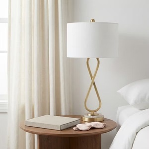 Lámpara de Mesa Infinity Loop de Metal con Base de Hierro Dorado Cepillado, Pantalla de Lino Premium, Iluminación Ambiental Cálida para Interiores de Lujo - Product Image 2