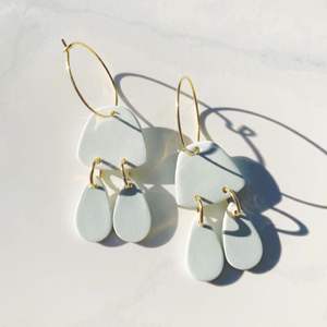 Boucles d'oreilles en résine haut de gamme, accessoires élégants en cristal pour les fêtes, les occasions décontractées et les tenues festives, fabriquées à la main pour une durabilité longue durée - Product Image 2