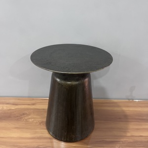 Mesa Auxiliar Moderna de Hierro Grabado S589 de Diseño Artesanal con Acabado Verde Claro, Forma Irregular, Decoración para el Hogar - Product Image 4