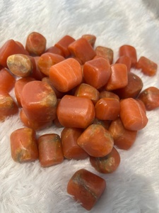 Pierre de calcite orange véritable, polie et lustrée, aux tons ambrés chauds, aux contours arrondis, pour collections de minéraux et décoration. - Product Image 4