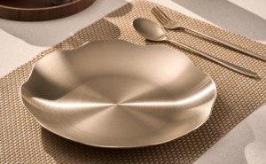 NOBBAN Piatto YUGI Premium Coreano in Bronzo con Bordo Floreale a Loto - Product Image 3