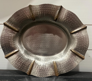 Plat de service élégant en aluminium et laiton, motif spirale, finition miroir, pour la table, sûr et tendance - Product Image 1