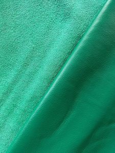 Piel de vaca genuina fluorescente amarilla de primera calidad, pieza de cuero de color sólido con textura natural. - Product Image 4