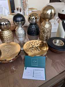 Quemador de Incienso Bakhoor de Resina Negra de Lujo Moderno con Tapa de Cúpula Dorada - Product Image 5