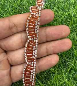 Hermoso encaje Cutdana hecho a mano que ofrece un aspecto tradicional y moderno. - Product Image 1