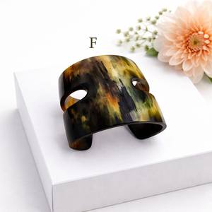 Brazalete de Cuerno de Búfalo Natural Hecho a Mano, Brazalete de Cuerno Natural, Brazalete Ancho de Estilo Moderno, Joyería de Cuerno de Búfalo, Regalos - Product Image 1