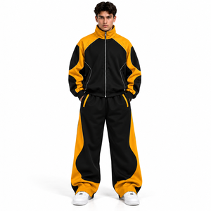 Ensemble survêtement homme noir et jaune à blocs de couleur, coupe ample, style streetwear, avec sweat-shirt et pantalon longs et poches latérales - Product Image 1