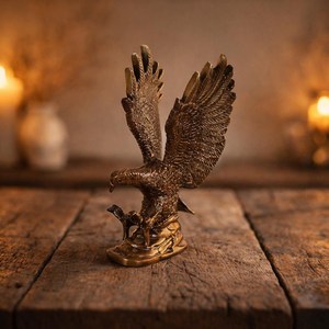Figura de águila de latón macizo Shubham, chapada en oro pulido, color y tamaño personalizados, escultura de decoración para el hogar, fundición de metal. - Product Image 1