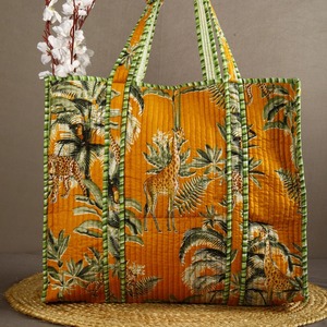 Sac à bandoulière matelassé en coton imprimé pour femme, sac à main tendance de créateur avec un look luxueux - Product Image 4